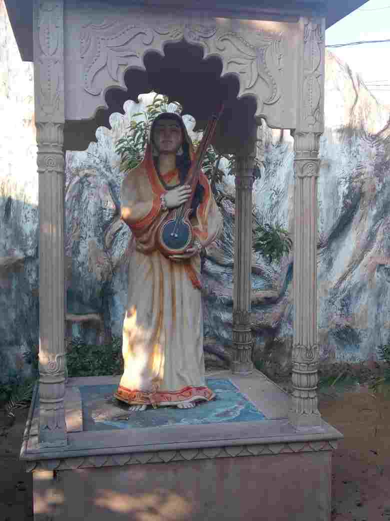 meera bai anjani mata mandir mehandipur balaji अंजनी माता मंदिर में मीराबाई की मूर्ति