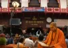मेहंदीपुर बालाजी की महंत परंपरा: गणेशपुरी जी से नरेशपुरी जी तक का इतिहास मेहंदीपुर बालाजी मंदिर के प्रवेश द्वार के सामने महंत परंपरा को दर्शाती सांकेतिक चित्रकारी